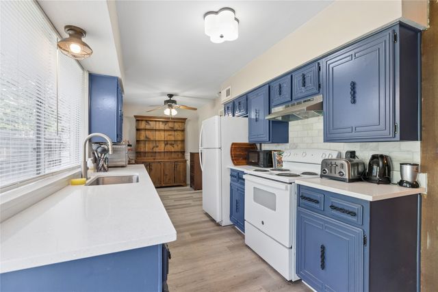 1213 Pin Oak Drive, Denton, TX 76209