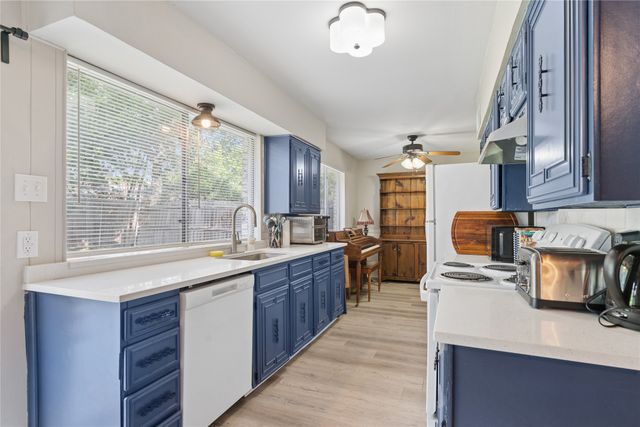 1213 Pin Oak Drive, Denton, TX 76209