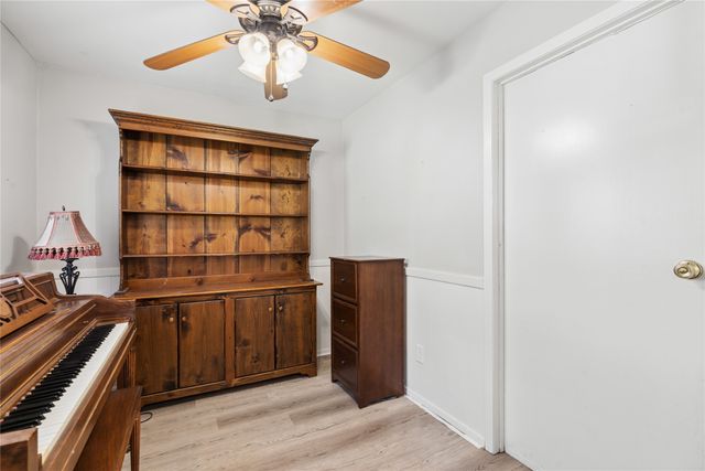 1213 Pin Oak Drive, Denton, TX 76209
