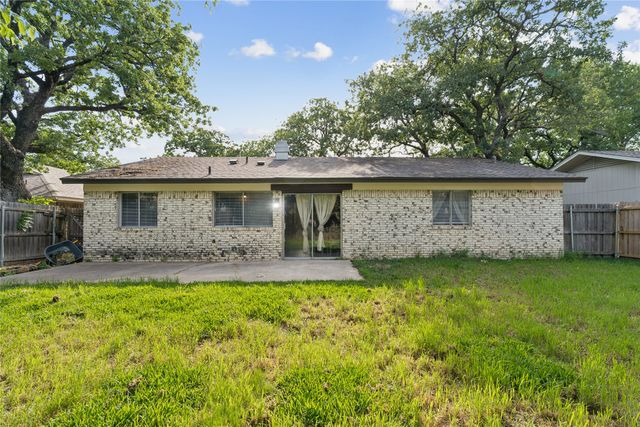 1213 Pin Oak Drive, Denton, TX 76209