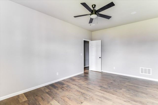 720 N Redbud Ave, Valley Center, KS 67147