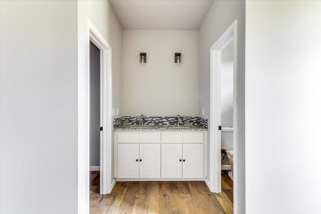 720 N Redbud Ave, Valley Center, KS 67147