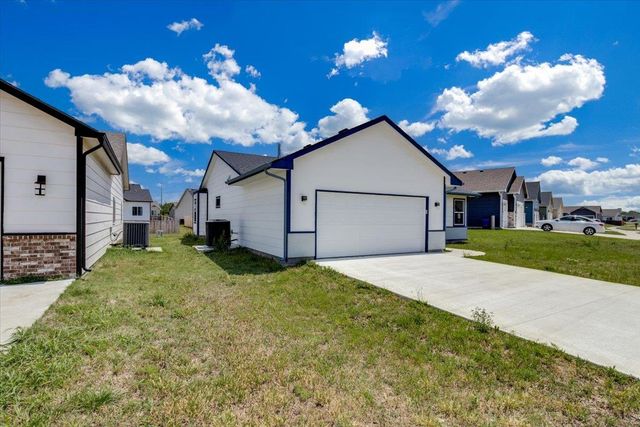 720 N Redbud Ave, Valley Center, KS 67147