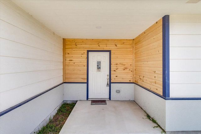 720 N Redbud Ave, Valley Center, KS 67147
