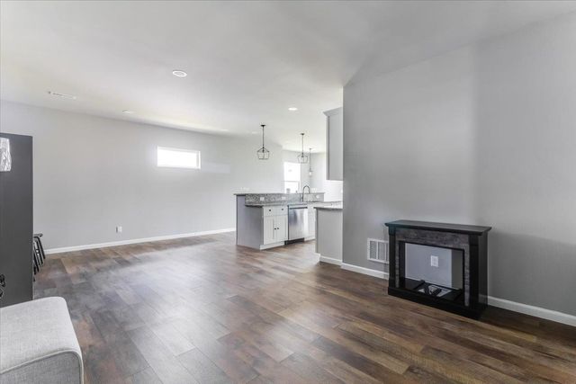 720 N Redbud Ave, Valley Center, KS 67147