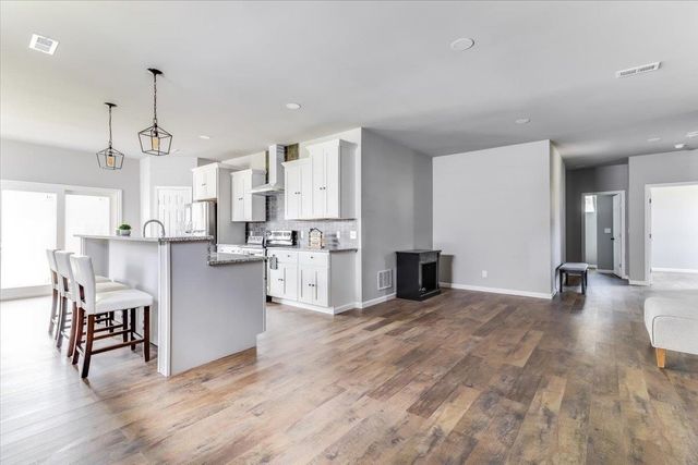 720 N Redbud Ave, Valley Center, KS 67147