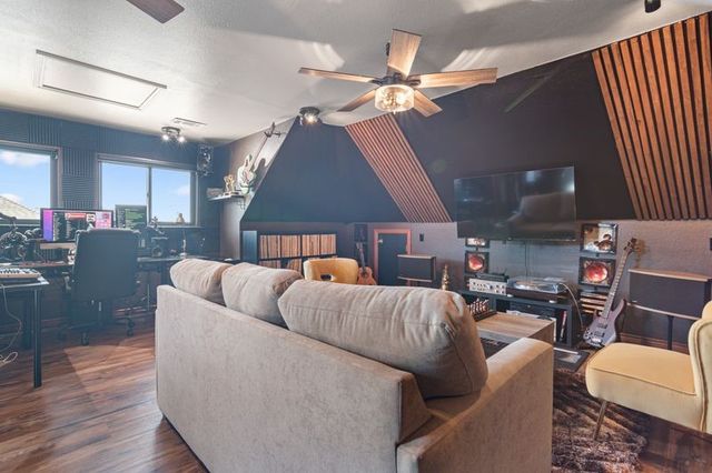 717 Pintail Court, Granbury, TX 76049