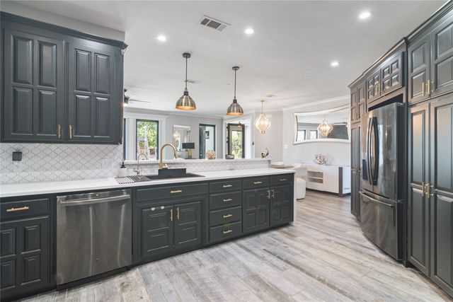 717 Pintail Court, Granbury, TX 76049