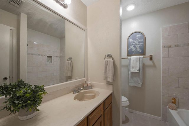 2779 Forest Point Drive, League City, TX 77573