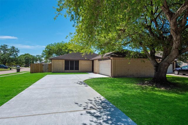 2779 Forest Point Drive, League City, TX 77573