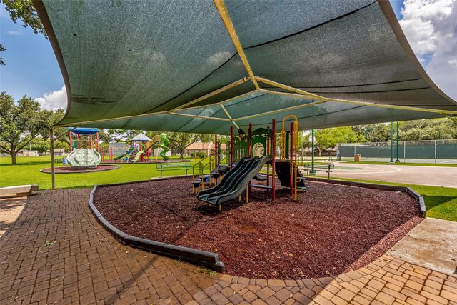 2779 Forest Point Drive, League City, TX 77573