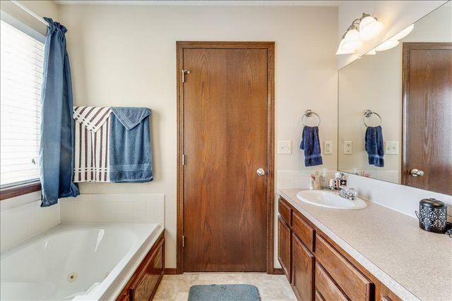 840 E Winding Ln Ct, Derby, KS 67037