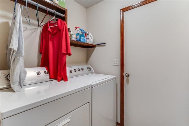 840 E Winding Ln Ct, Derby, KS 67037