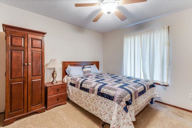 840 E Winding Ln Ct, Derby, KS 67037