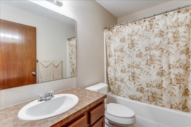 840 E Winding Ln Ct, Derby, KS 67037