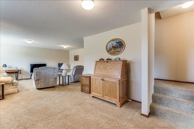 840 E Winding Ln Ct, Derby, KS 67037