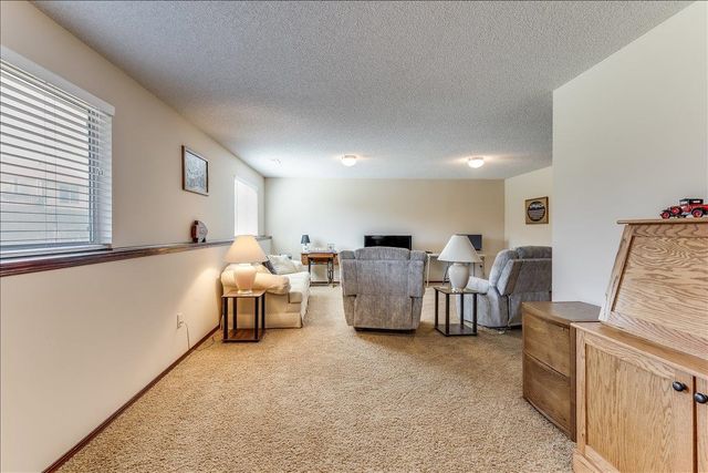 840 E Winding Ln Ct, Derby, KS 67037