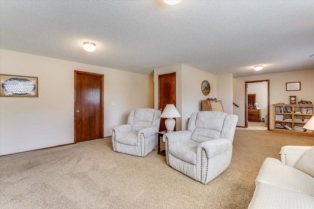 840 E Winding Ln Ct, Derby, KS 67037
