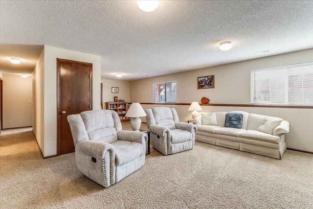 840 E Winding Ln Ct, Derby, KS 67037