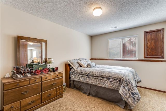 840 E Winding Ln Ct, Derby, KS 67037