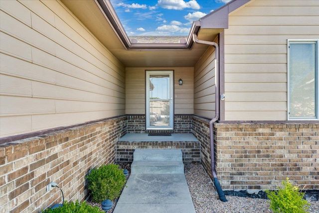 840 E Winding Ln Ct, Derby, KS 67037