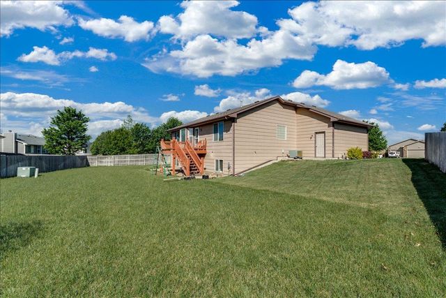 840 E Winding Ln Ct, Derby, KS 67037