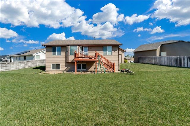 840 E Winding Ln Ct, Derby, KS 67037