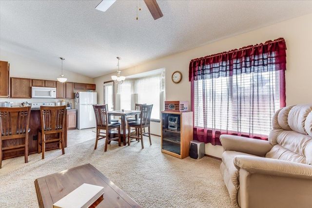 840 E Winding Ln Ct, Derby, KS 67037