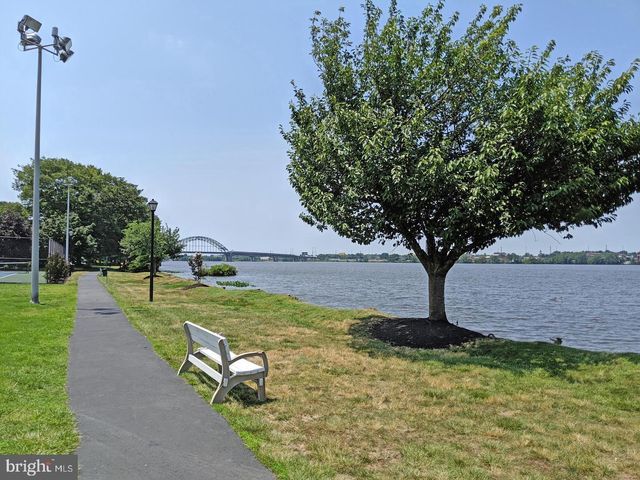 1013 HARBOUR DR, Palmyra, NJ 08065