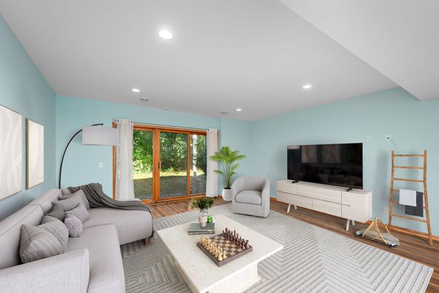 1598 Summit Shores Circle, Burnsville, MN 55306