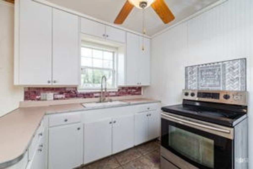 Image 12 of property listing at 610 Ave L, San Angelo, TX 76901