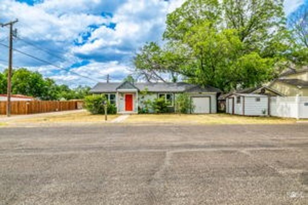Image 3 of property listing at 610 Ave L, San Angelo, TX 76901