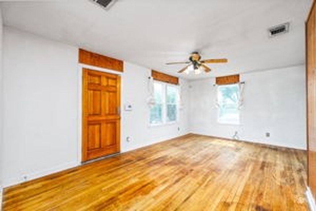 Image 7 of property listing at 610 Ave L, San Angelo, TX 76901