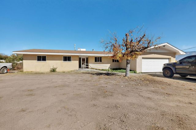 221 Homeland Road NW, Albuquerque, NM 87114