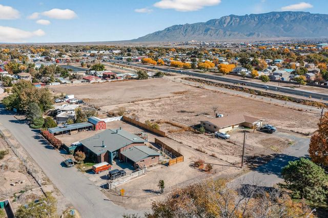 221 Homeland Road NW, Albuquerque, NM 87114
