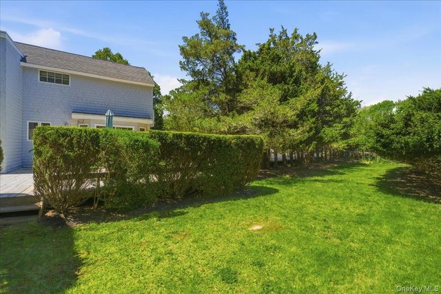 71 Montauk Highway, Quogue, NY 11959