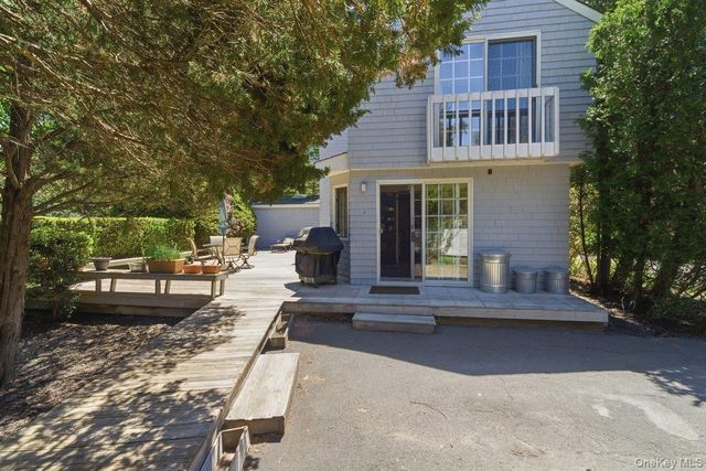 71 Montauk Highway, Quogue, NY 11959