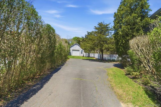 71 Montauk Highway, Quogue, NY 11959
