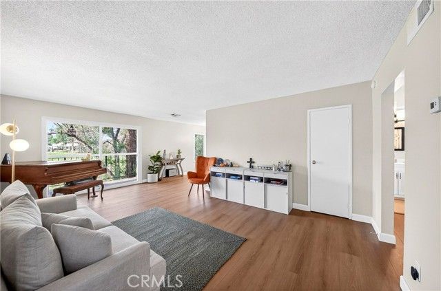 1525 Walnut Leaf 211, Walnut, CA 91789