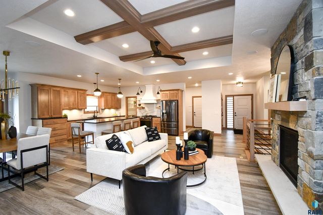 200 N Pine Lake Dr Drive, Sioux Falls, SD 57110