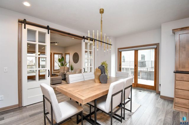 200 N Pine Lake Dr Drive, Sioux Falls, SD 57110