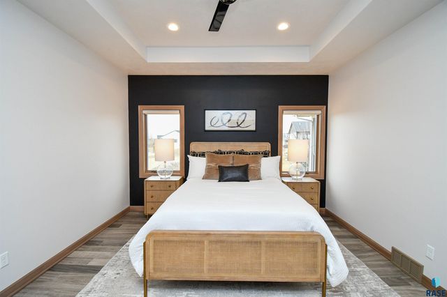 200 N Pine Lake Dr Drive, Sioux Falls, SD 57110