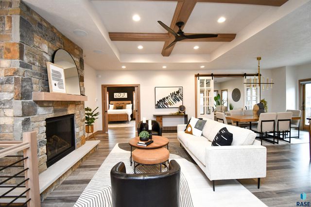 200 N Pine Lake Dr Drive, Sioux Falls, SD 57110