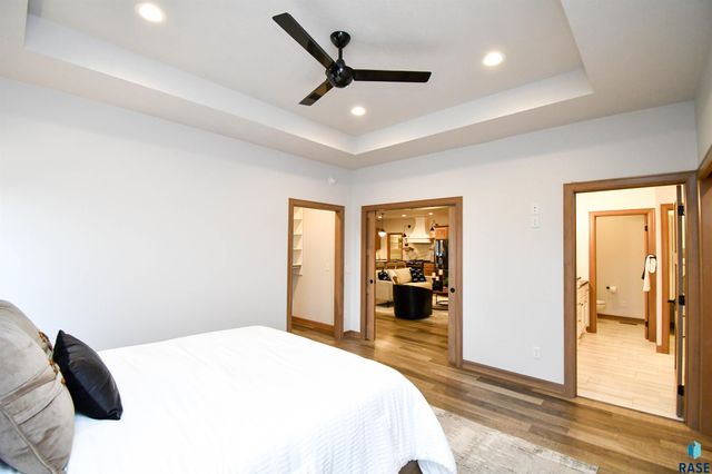 200 N Pine Lake Dr Drive, Sioux Falls, SD 57110