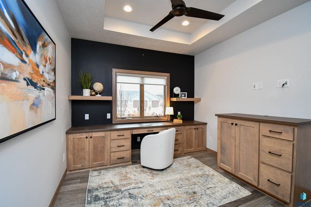 200 N Pine Lake Dr Drive, Sioux Falls, SD 57110