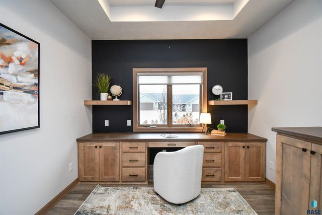 200 N Pine Lake Dr Drive, Sioux Falls, SD 57110