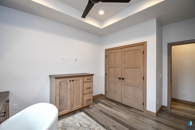 200 N Pine Lake Dr Drive, Sioux Falls, SD 57110