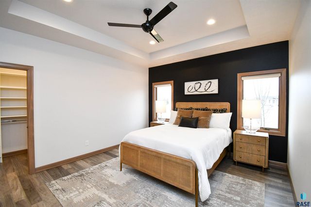 200 N Pine Lake Dr Drive, Sioux Falls, SD 57110