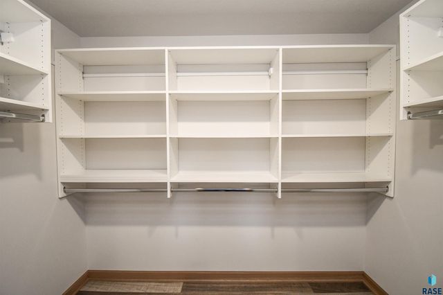 200 N Pine Lake Dr Drive, Sioux Falls, SD 57110