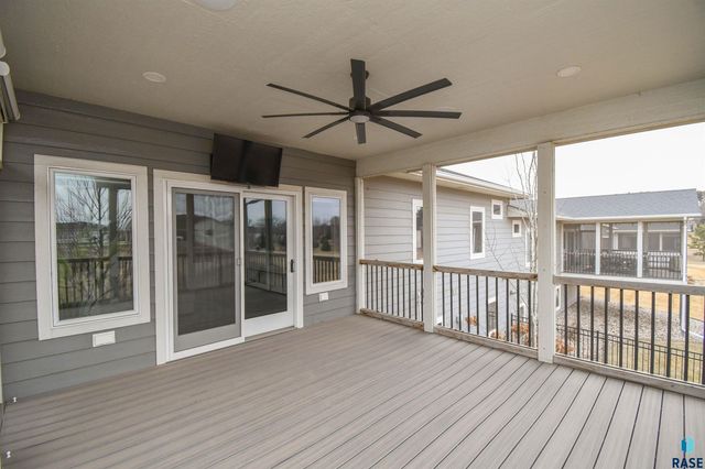 200 N Pine Lake Dr Drive, Sioux Falls, SD 57110